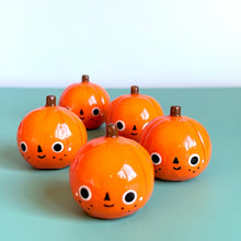  Figurine Pumpkin Friend - 01